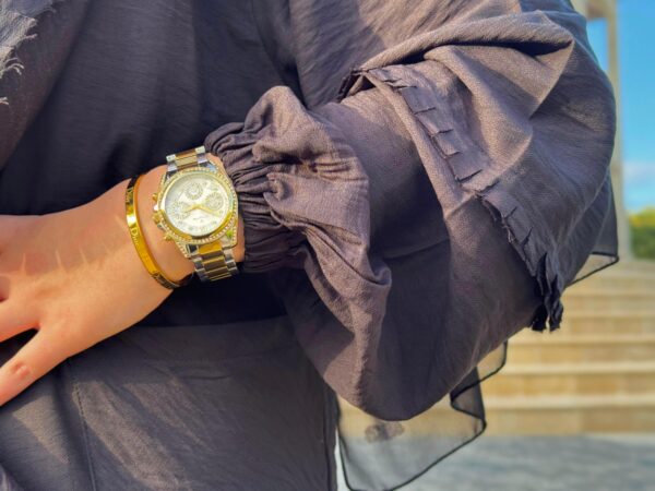 White Abaya With Tight Sleeves And Wavey Sides