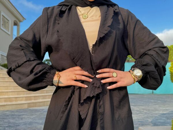 White Abaya With Tight Sleeves And Wavey Sides