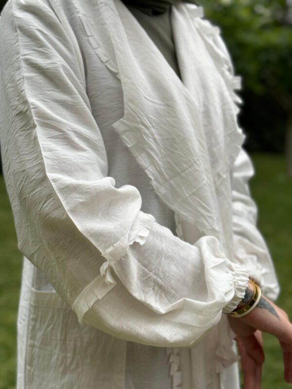 White Abaya With Tight Sleeves And Wavey Sides