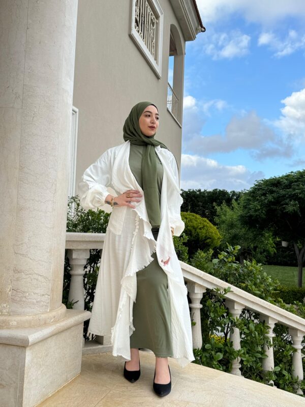 White Abaya With Tight Sleeves And Wavey Sides