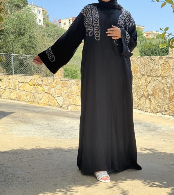Silk Abaya With Rounded Strass On The Chest And Sleeves And Back With Scarf