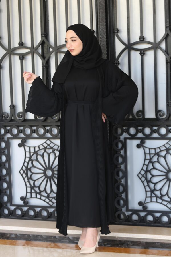 4-Piece Abaya With Wavy Design And Scarf