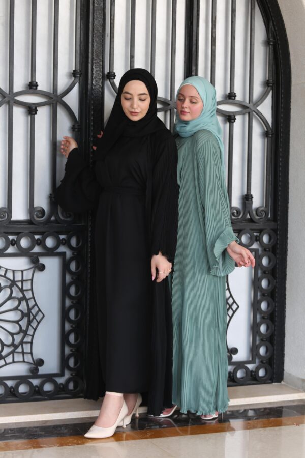 4-Piece Abaya With Wavy Design And Scarf
