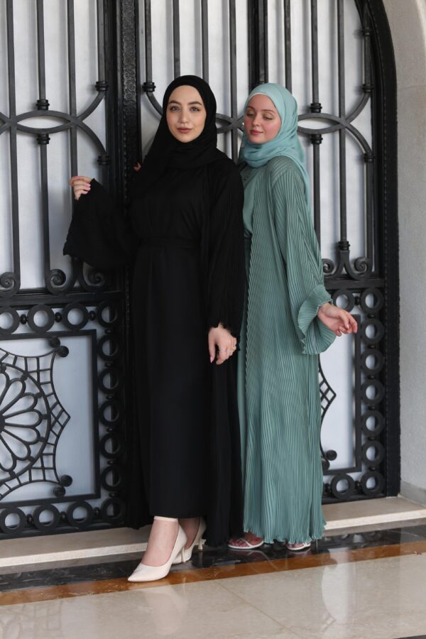 4-Piece Abaya With Wavy Design And Scarf