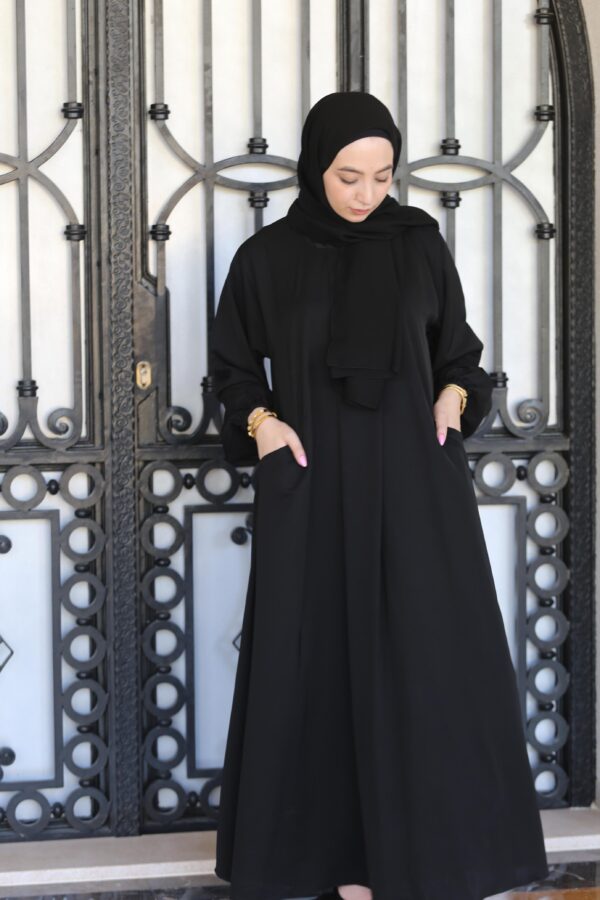 Wide Black Abaya With Inner Pockets And Tight Sleeves With Scarf